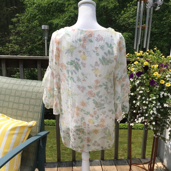 Feminine size M silk blouse fully lined with layered 3/4 bell sleeves - Picture 2 of 8